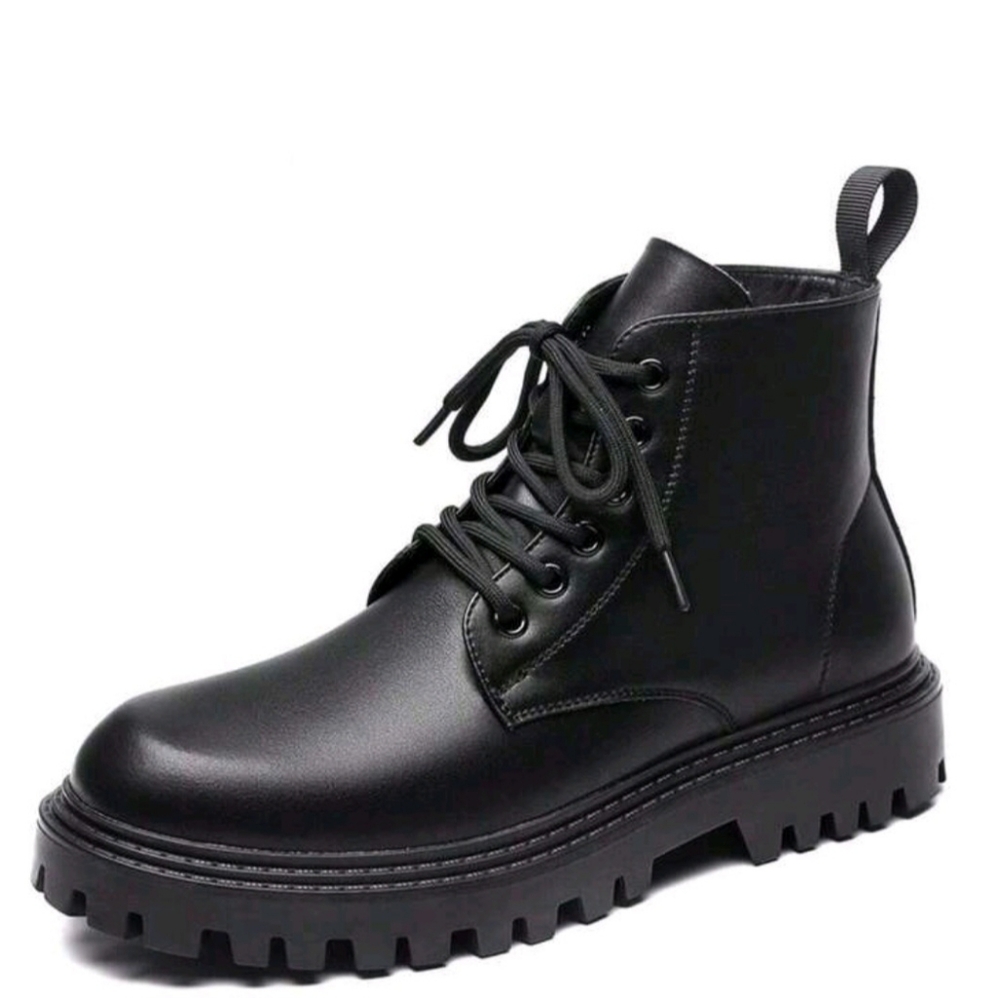 NWOB Men's lace-up boots 👢